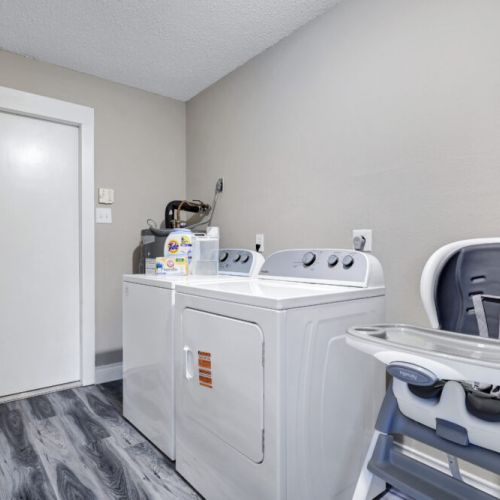 Fully-equipped laundry room. High chair included!