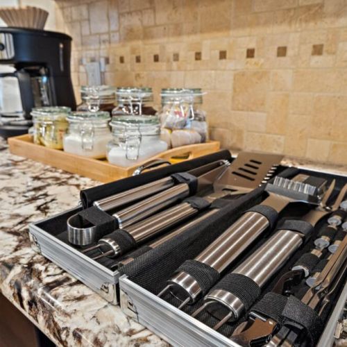 Full grill set included.