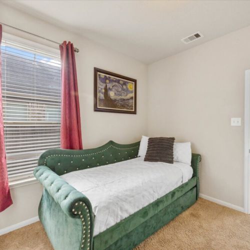 5th bedroom with twin-sized daybed with trundle.