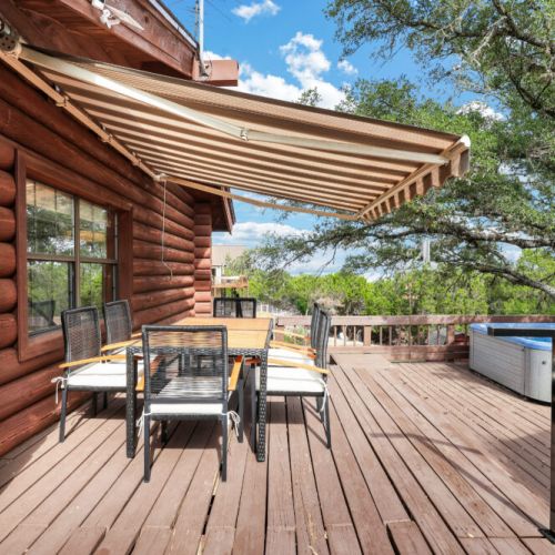 Dine outdoors with style! The spacious table for six invites you to enjoy family meals with a view you’ll never forget.