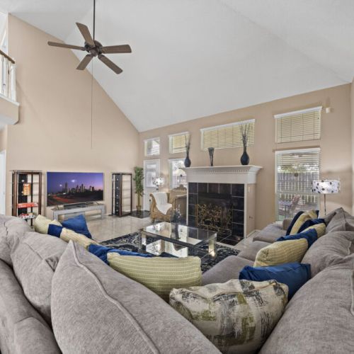 Huge sectional! Perfect for big groups.
