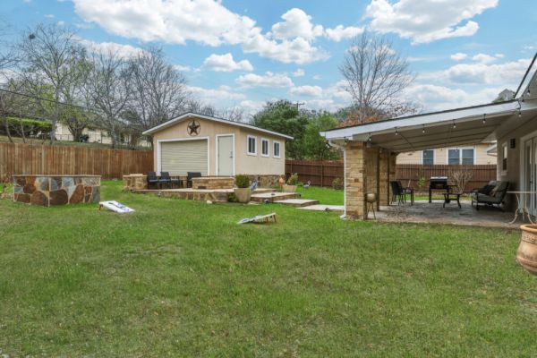 Nr Downtown + Airport | Yard Fire Pit BBQ Games