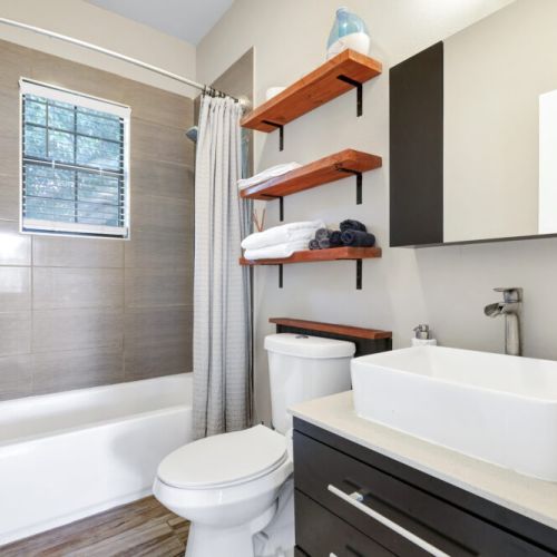 2nd full bathroom is fully stocked with all you need.