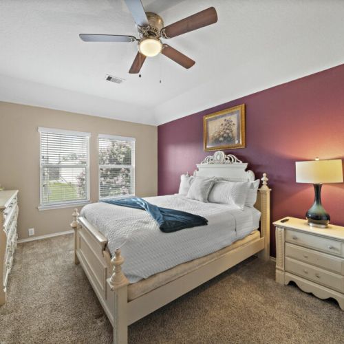 3rd bedroom with queen size bed.