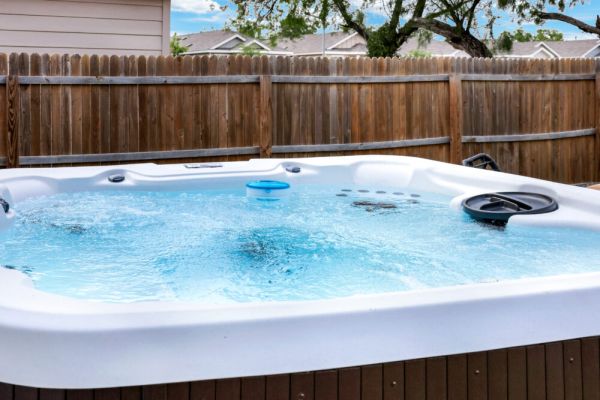 Hot Tub Getaway Nr Missions Park | BBQ Yard Games