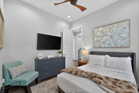 3rd bedroom with queen size bed!