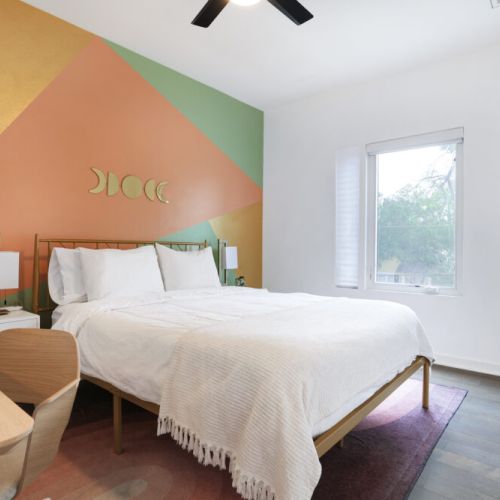 2nd bedroom with queen size bed.
