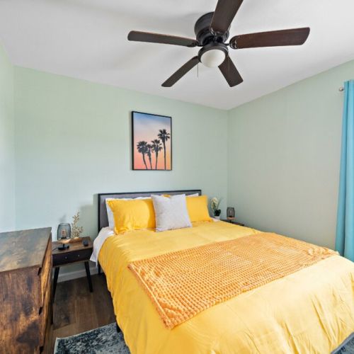 2nd bedroom with queen size bed.