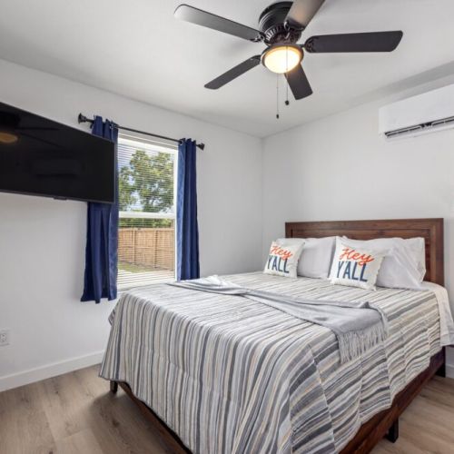 Bedroom with queen size bed!