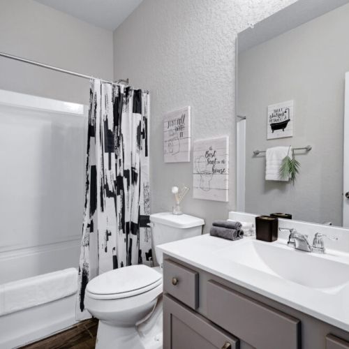 2nd full bathroom is fully stocked with all you need.