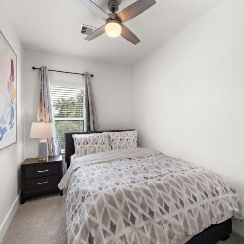 3rd bedroom with queen size bed.