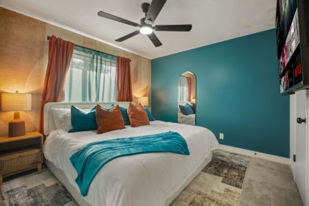Stylish 4th bedroom with queen size bed 
