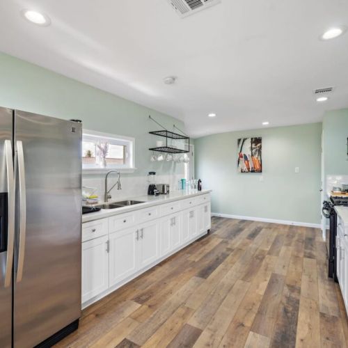 Stainless steel appliances. Fridge dispenses water and ice.