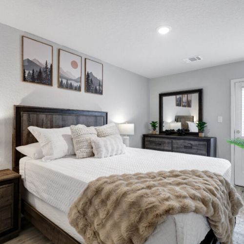 Primary bedroom with a queen size bed!