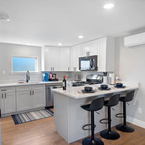 Fully equipped kitchen with high quality granite countertops.