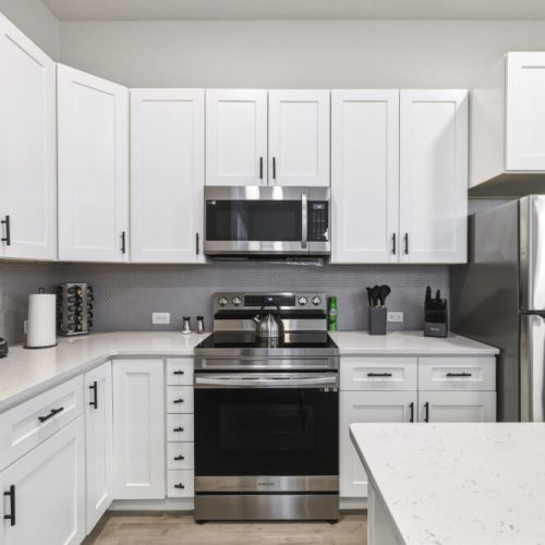 Fully equipped kitchen with high quality granite countertop.