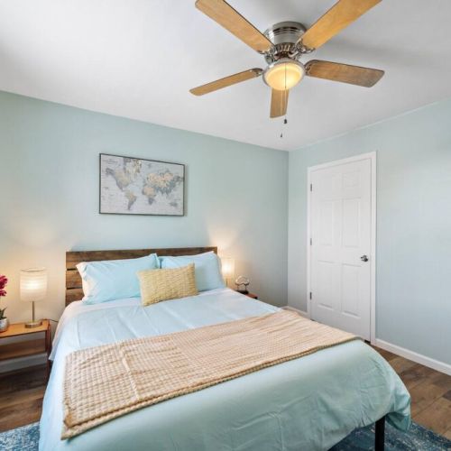 4th bedroom with queen size bed.
