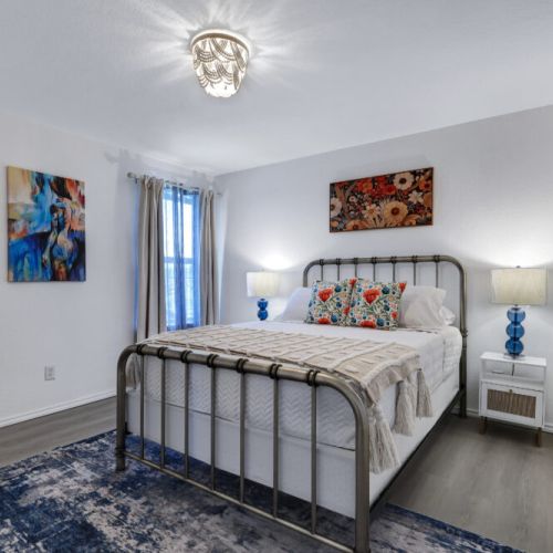 3rd bedroom with queen size bed.