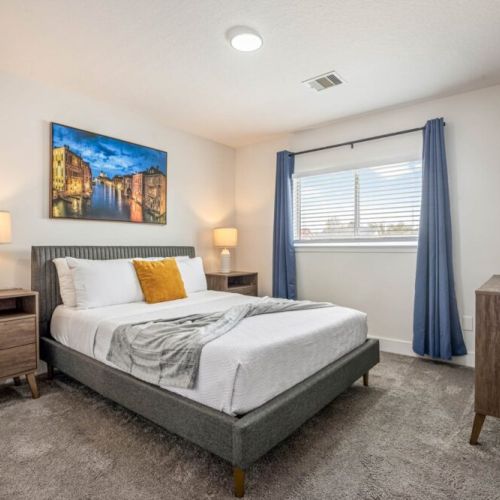 2nd bedroom with queen size bed.