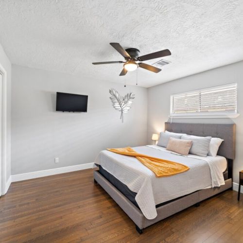6th bedroom with 1 queen size bed! TVs included in all bedrooms.