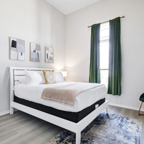 3rd bedroom with queen size bed.