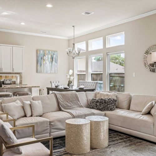 Perfectly designed to accommodate all your family and friends comfortably. Ideal for sharing among large groups.