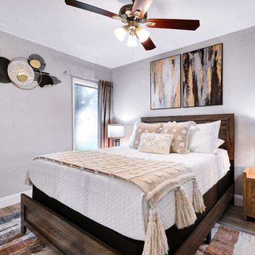 3rd bedroom with queen size bed.