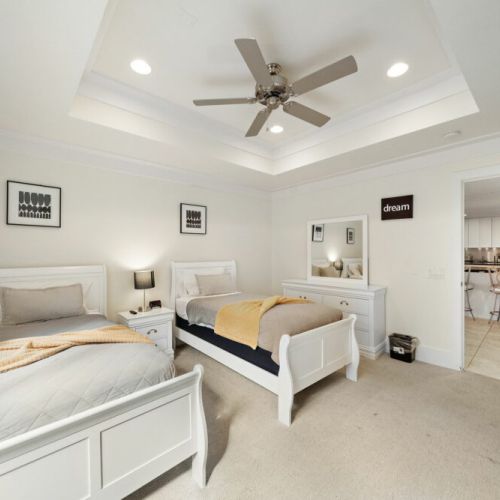 3rd bedroom with 2 twin size beds.