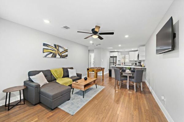 Comfy Apt Nr Med Center, Zoo | Games BBQ Fire Pit
