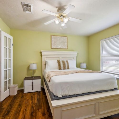 4th bedroom with queen size bed.