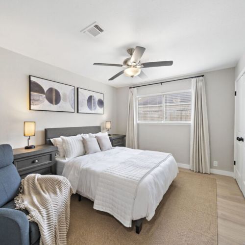3rd bedroom with queen size bed and comfortable recliner!