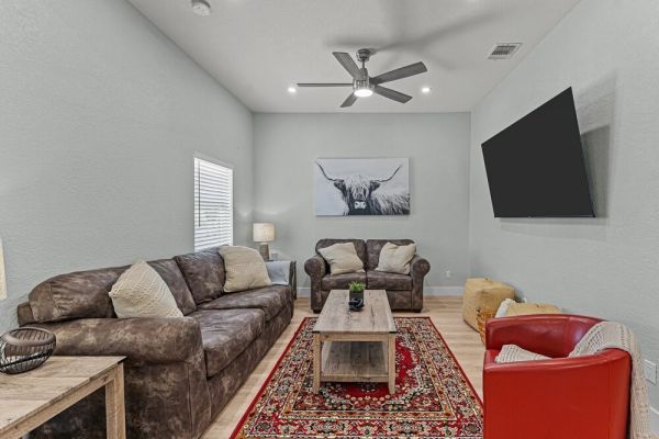 Near Downtown + River Walk + Alamo | WiFi | Yard