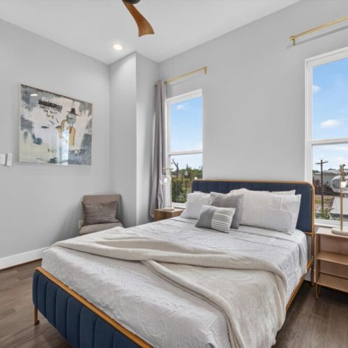 2nd bedroom with queen size bed.