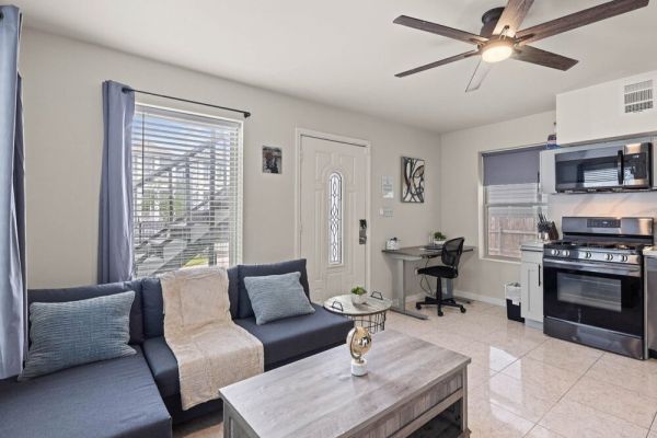 Heights Flat Nr Downtown | Yard Pets | Desk WiFi