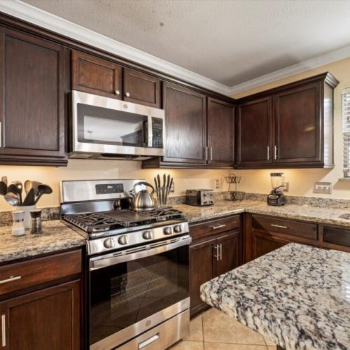 Fully equipped kitchen with high quality granite countertops.