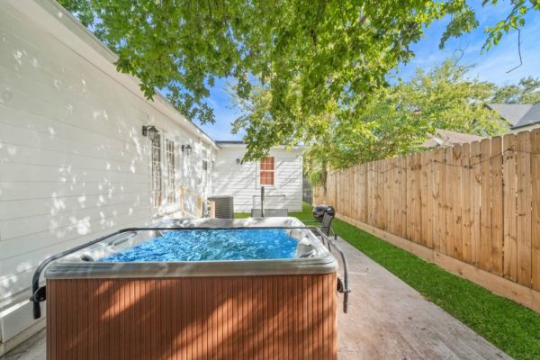 Getaway Nr TSU, Midtown, DT | Hot tub | Game Room