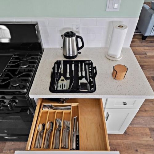 Full grill set included.