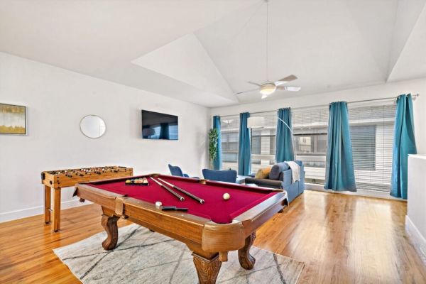 Houston Getaway by Downtown | Pool Table | Pets