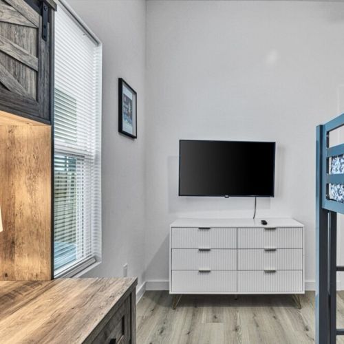 Do you need to finish some work? No problem, we got you covered! We include a desk and a desk chair.