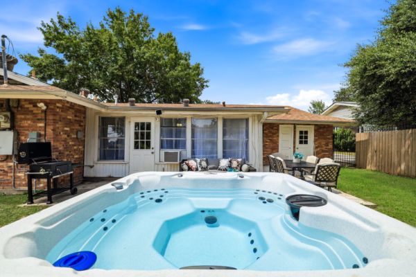 Hot Tub Nr Airport | Yard BBQ Swing Set Pool Table