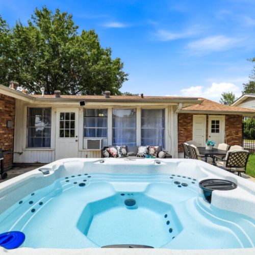 Enjoy our amazing private hut tub with your family and friends!