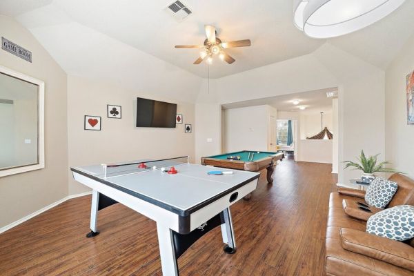 Heavenly Getaway • Game Room • Backyard w/Grill • Outdoor Games • Netflix • Wine • WiFi