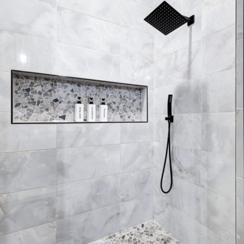 Shampoo, conditioner, body wash, and body soap included for maximum comfort.