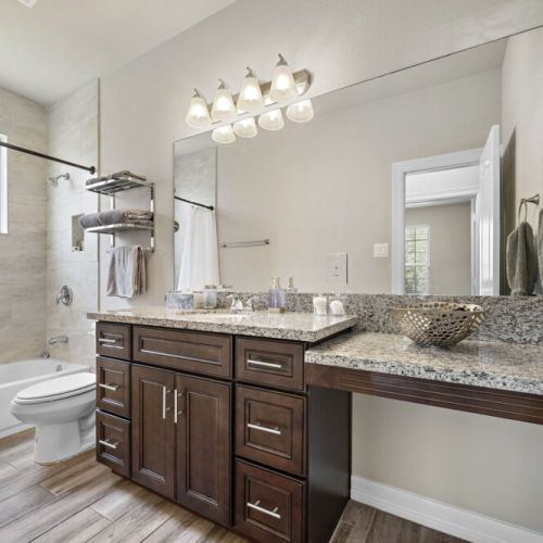 2nd full bathroom is fully stocked with all you need.