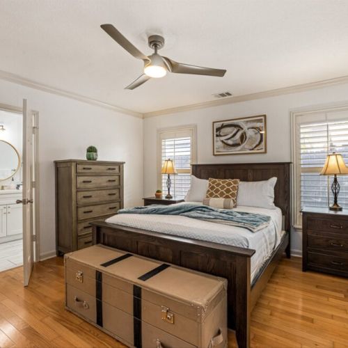 Primary bedroom with queen size bed!