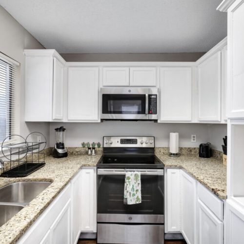 Fully equipped kitchen with high quality granite countertop.
