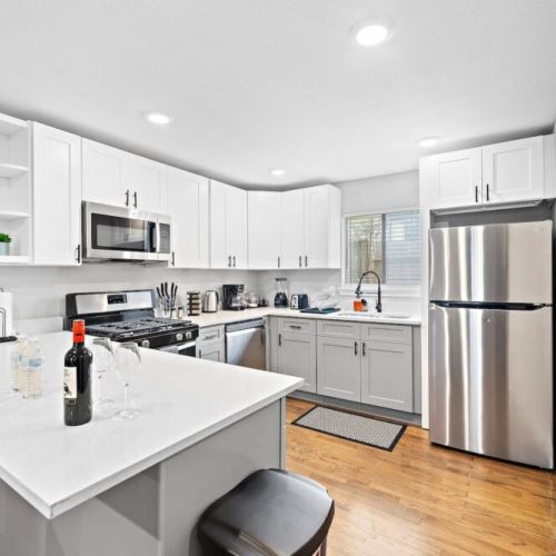 Fully equipped kitchen with high-quality granite countertops.