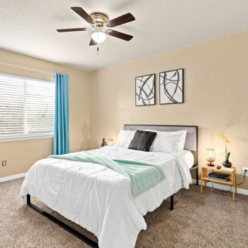 2nd bedroom with queen size bed.