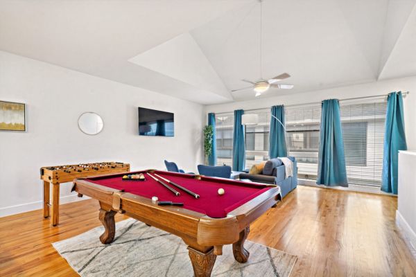 Houston Getaway by Downtown | Pool Table | Pets
