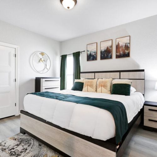 2nd bedroom with king size bed.